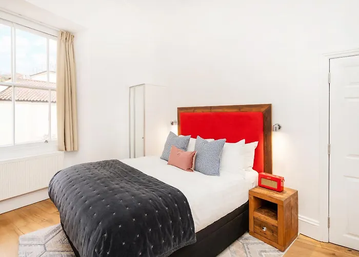 Berkeley Suites, 2 Bristol
